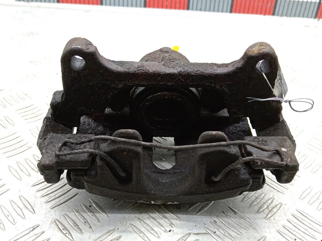 Суппорт передний правый VOLKSWAGEN Passat B6 2005-2011