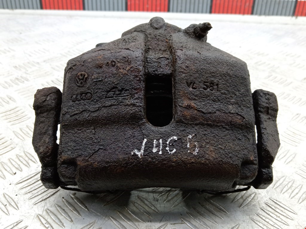 Суппорт передний левый VOLKSWAGEN Passat B6 2005-2011