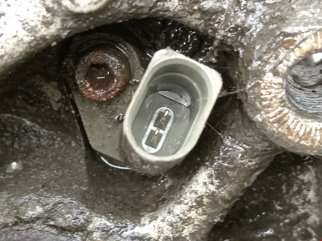 Ступица задняя левая VOLKSWAGEN Passat B7 2011-2015