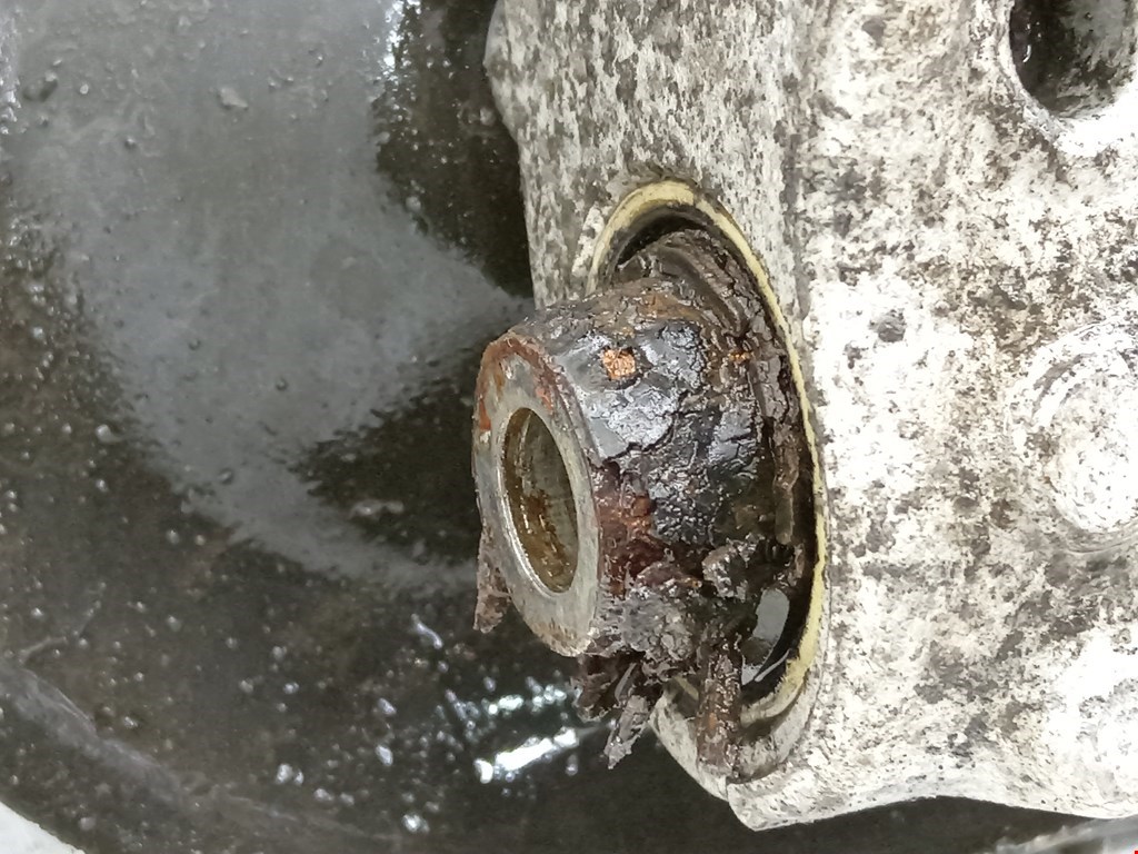 Ступица задняя левая VOLKSWAGEN Passat B7 2011-2015