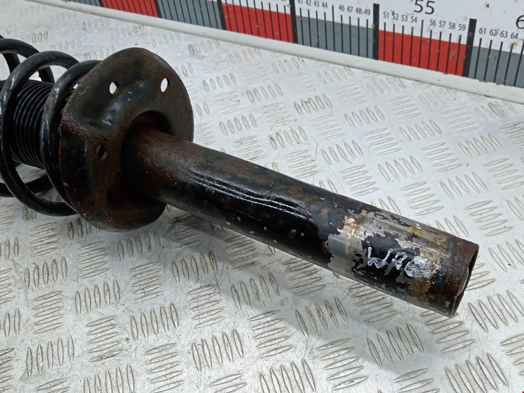 Амортизатор передний левый VOLKSWAGEN Passat B6 2005-2011