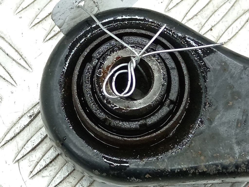 Рычаг задний правый VOLKSWAGEN Passat B6 2005-2011