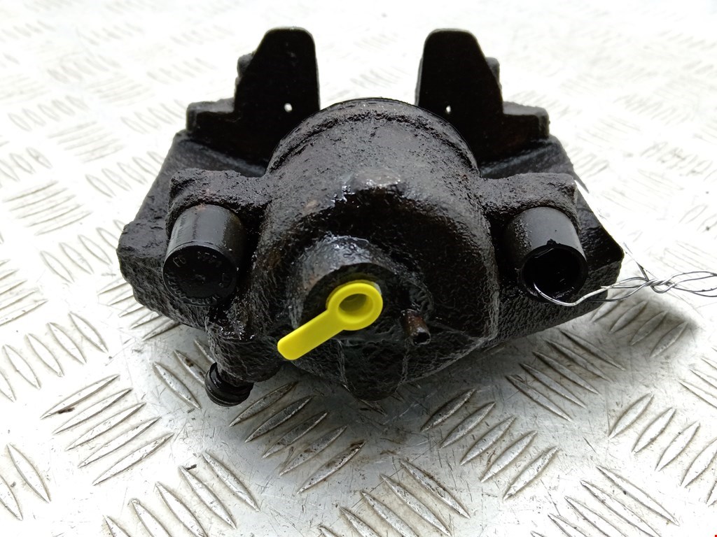 Суппорт передний правый VOLKSWAGEN Passat B6 2005-2011