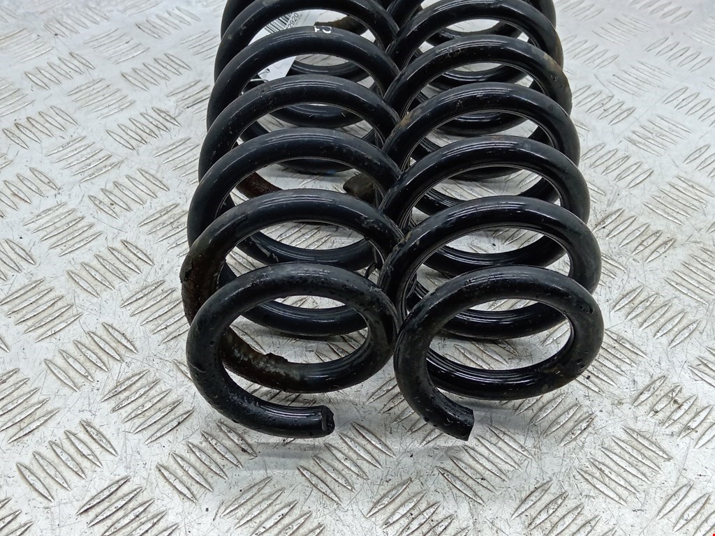 Пружина задняя левая/правая BMW 1er E81\E87 2004-2011