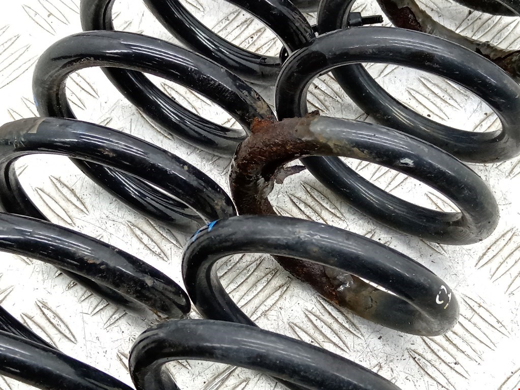 Пружина задняя левая/правая BMW 1er E81\E87 2004-2011