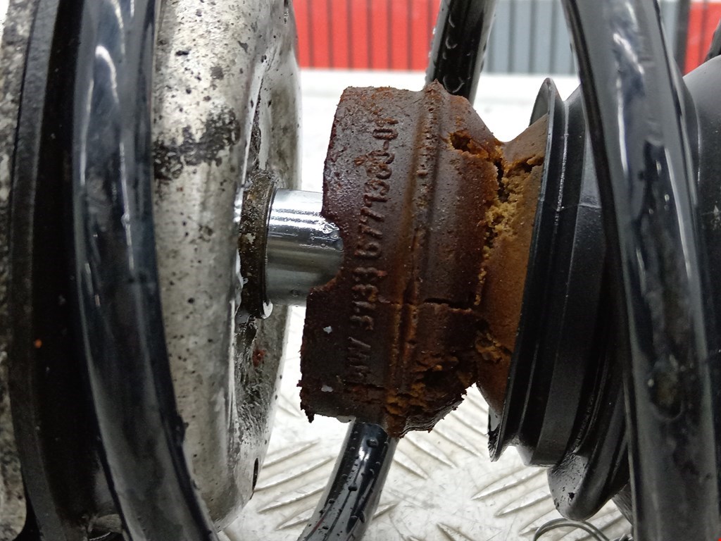 Амортизатор передний левый BMW 1er E81\E87 2004-2011