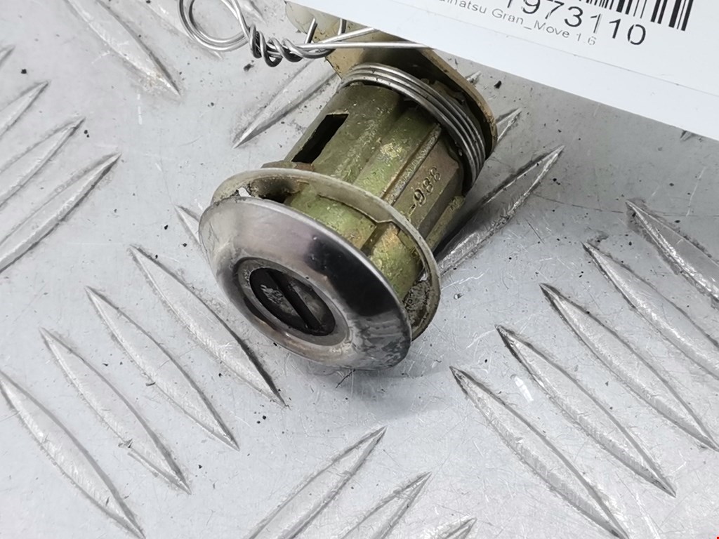 Вставка замка багажника DAIHATSU Gran Move 1996-2002