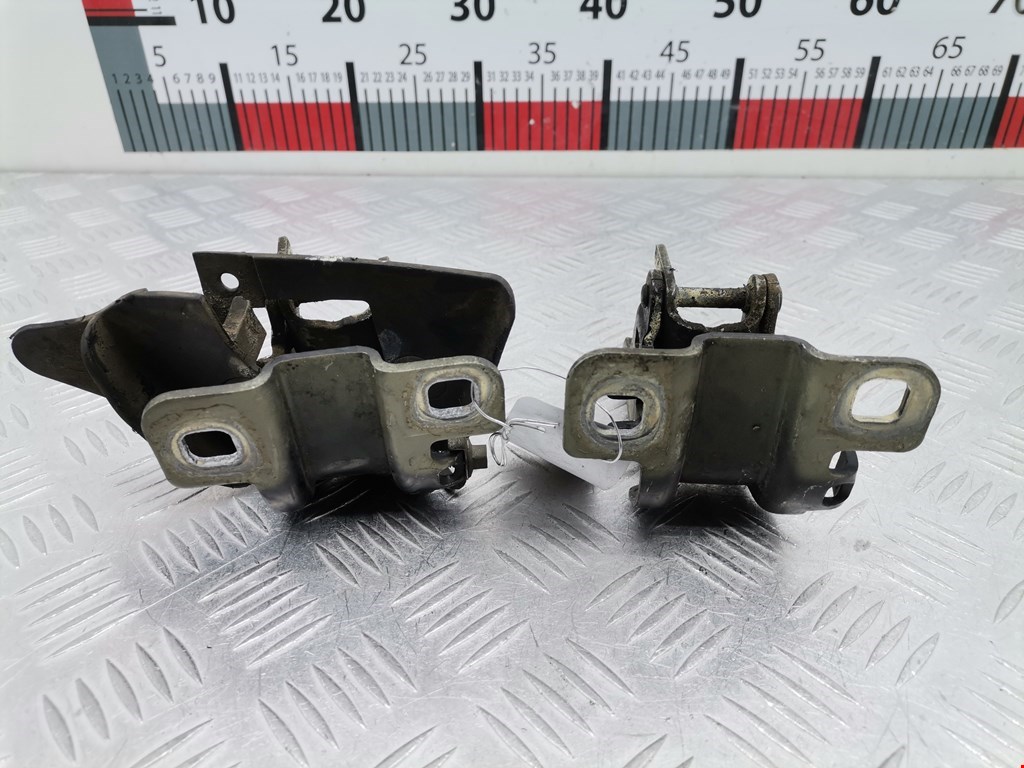 Петля крышки (двери) багажника Land Rover Freelander 2 (2006-2014)