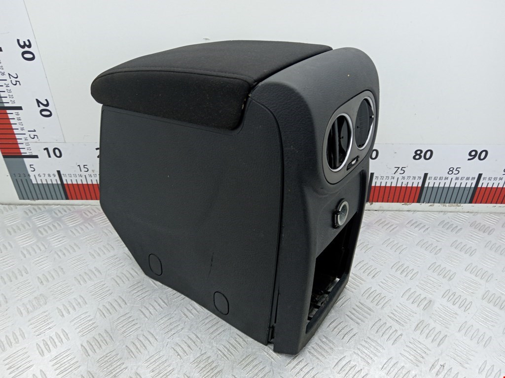 Подлокотник в салон VOLKSWAGEN Tiguan 2007-2016