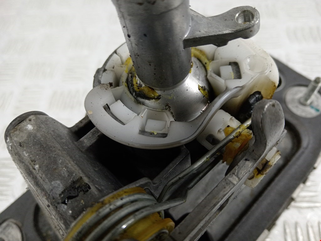 Кулиса (селектор) АКПП/МКПП в салоне VOLKSWAGEN Passat B6 2005-2011