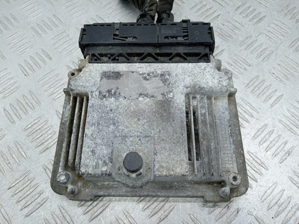 Блок управления двигателя (ЭБУ) VOLKSWAGEN Passat B7 2011-2015