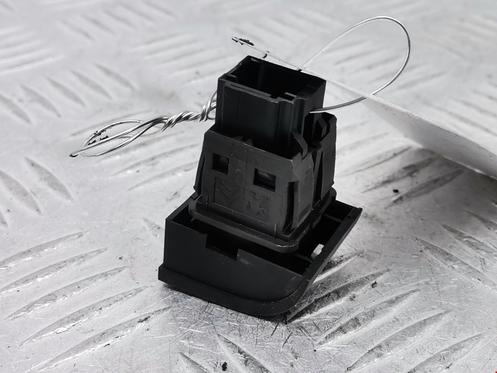 Кнопка центрального замка PEUGEOT 207 2006-2015