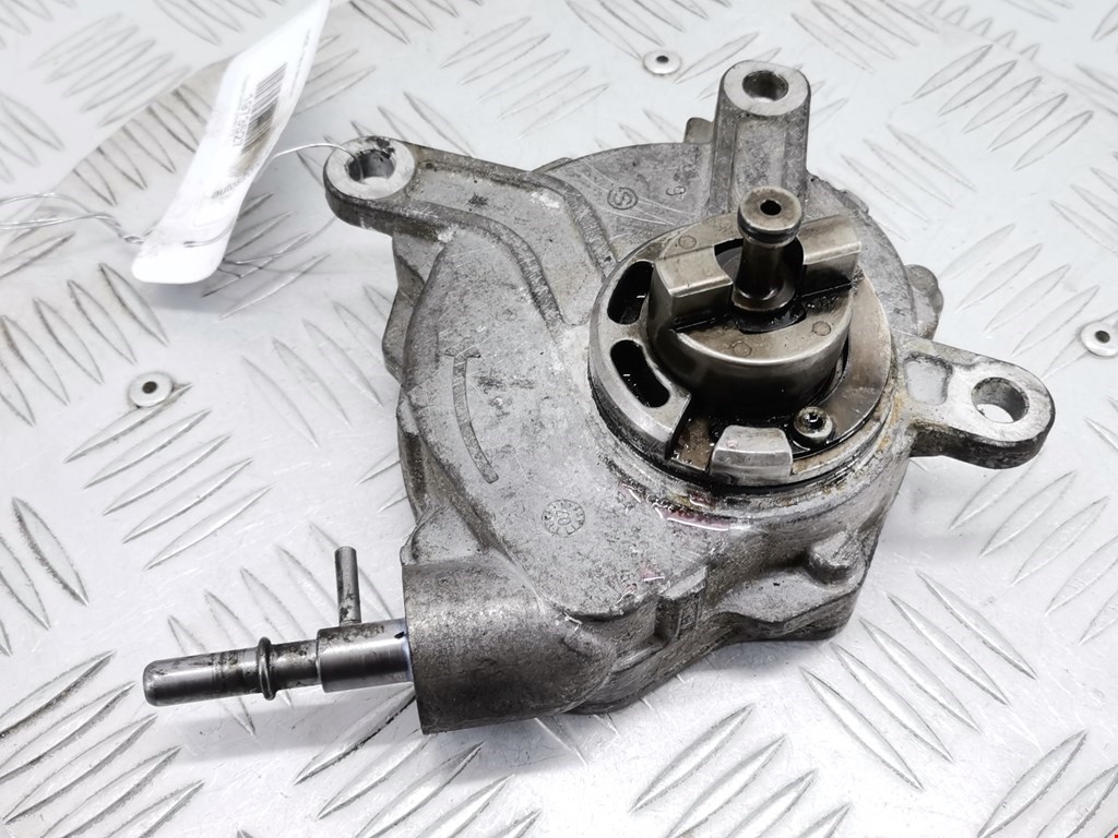 Насос вакуумный Toyota Corolla Verso 2 (2004-2009)