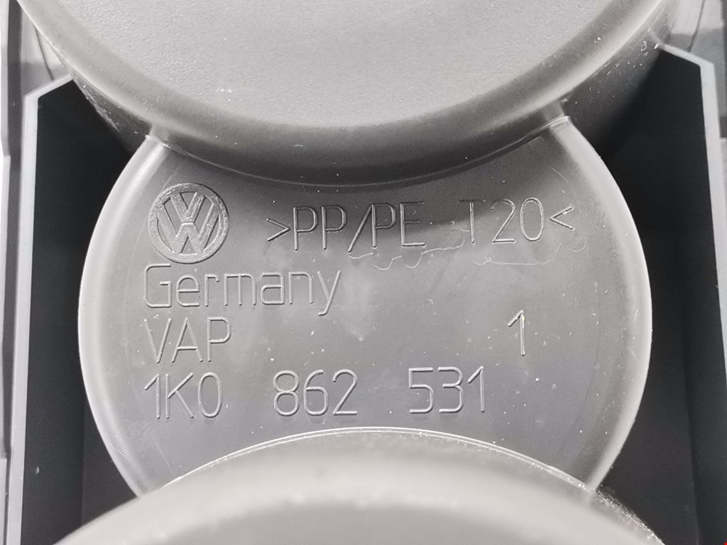 Подстаканник VOLKSWAGEN Golf V 2003-2009