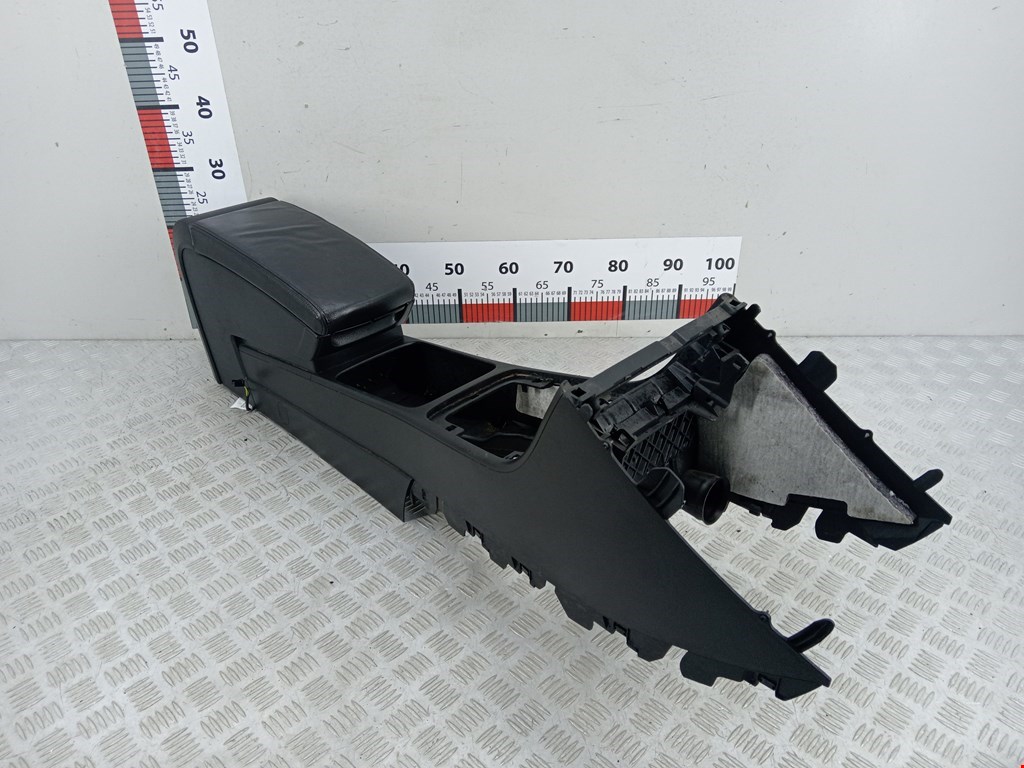 Подлокотник в салон VOLKSWAGEN Passat B6 2005-2011