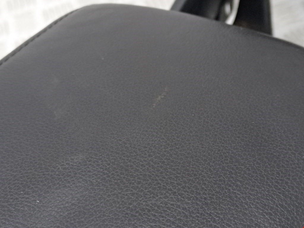 Подлокотник в салон VOLKSWAGEN Passat B6 2005-2011