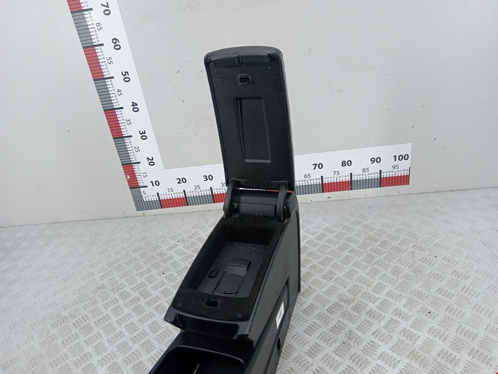 Подлокотник в салон VOLKSWAGEN Passat B6 2005-2011