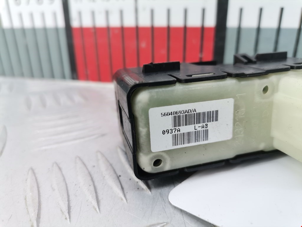 Кнопка стеклоподъемника JEEP Patriot 2007-2017