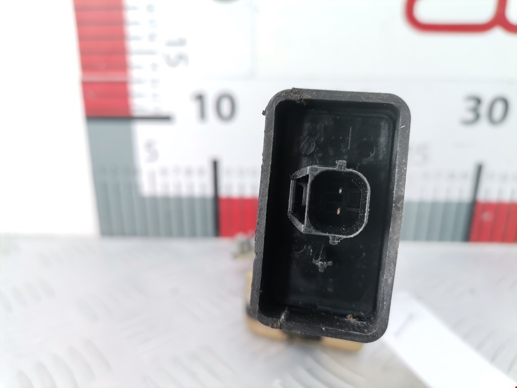 Замок двери передней правой MITSUBISHI Space Star 1999-2006