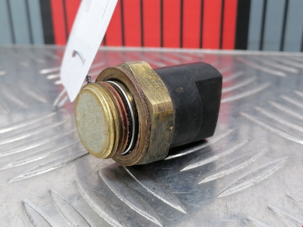 Датчик температуры (охлаждающей жидкости) VOLKSWAGEN Passat B5 1997-2005