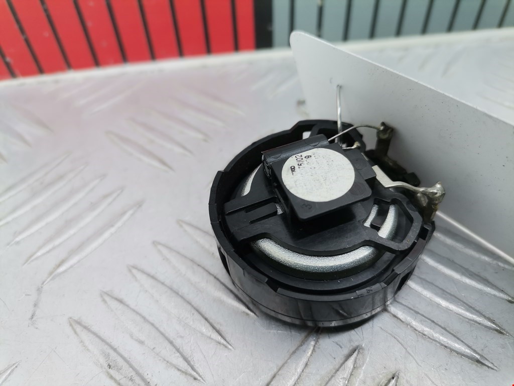 Динамик AUDI A4 B7 2004-2007