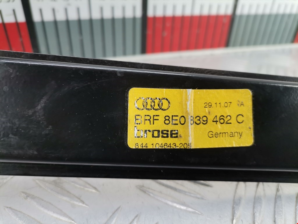 Стеклоподъемник задний правый AUDI A4 B7 2004-2007