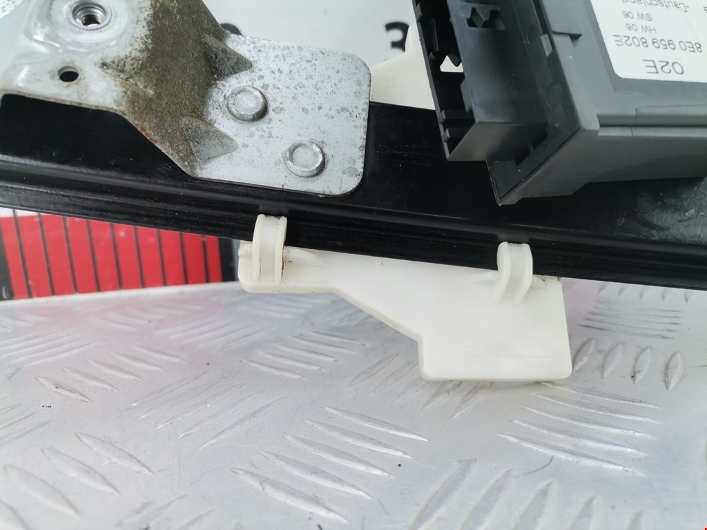 Стеклоподъемник задний правый AUDI A4 B7 2004-2007