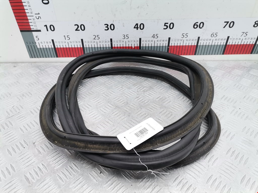 Уплотнитель (наружный) VOLKSWAGEN Passat B7 2011-2015