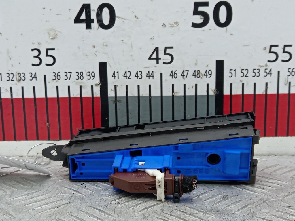 Кнопка антипробуксовочной системы VOLKSWAGEN Passat B7 2011-2015