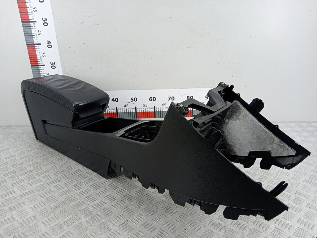 Подлокотник в салон VOLKSWAGEN Passat B7 2011-2015