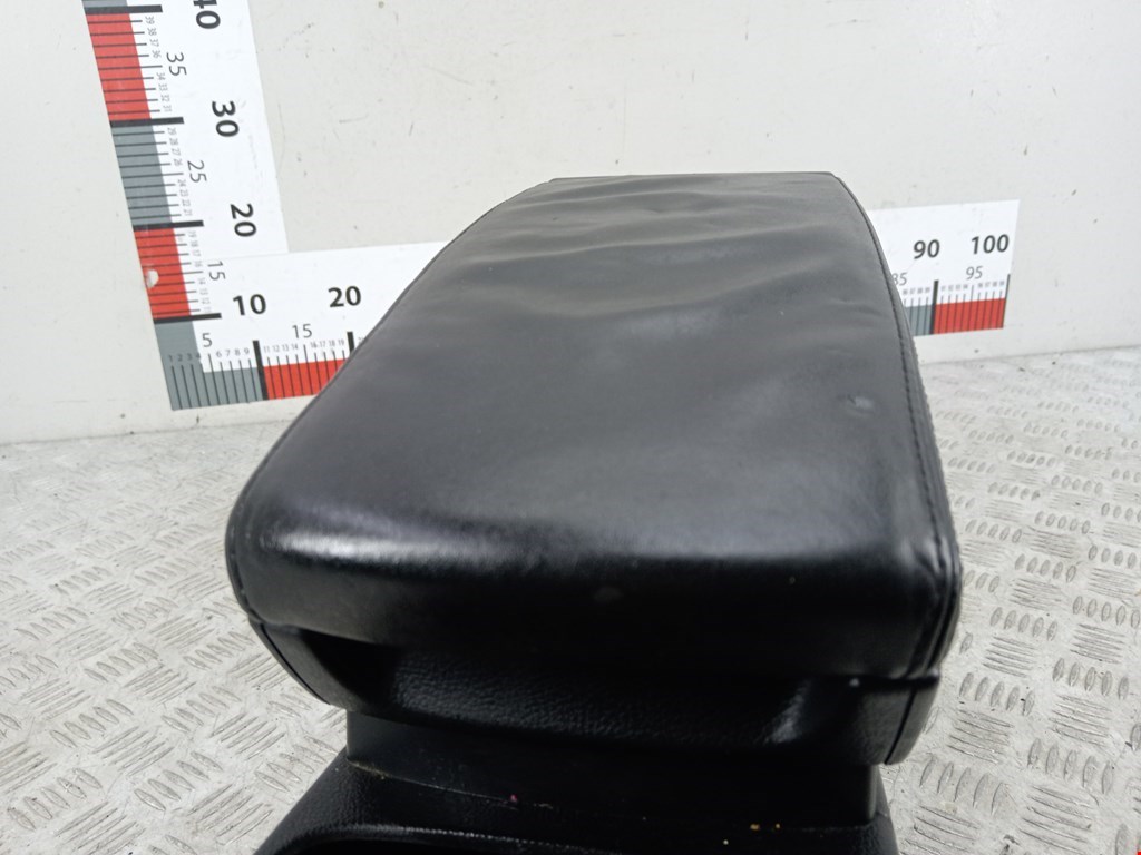 Подлокотник в салон VOLKSWAGEN Passat B7 2011-2015