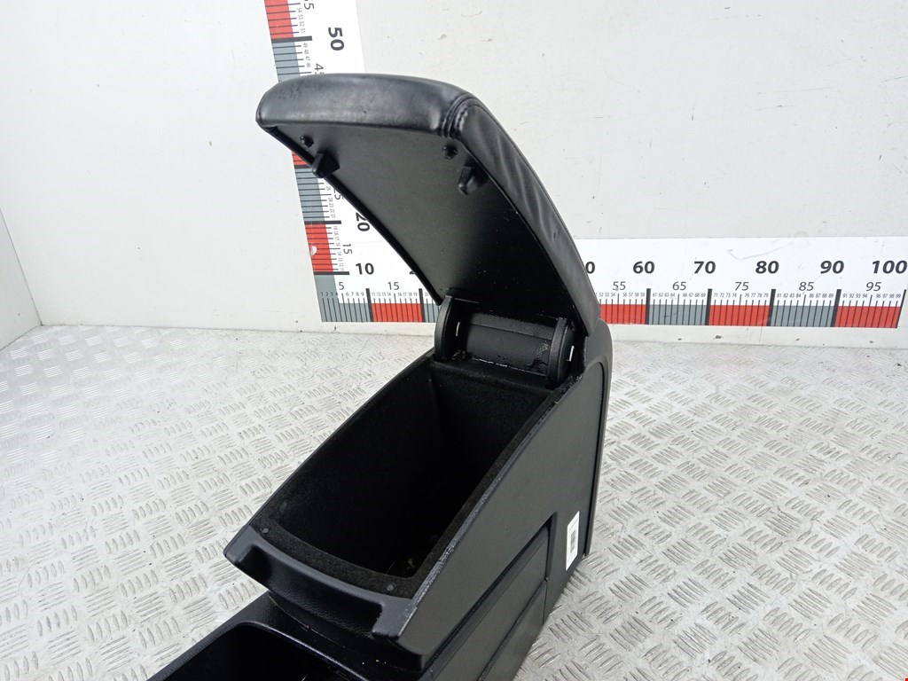 Подлокотник в салон VOLKSWAGEN Passat B7 2011-2015