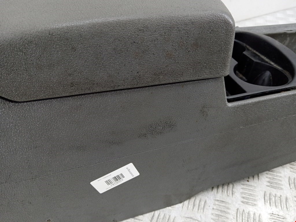 Подлокотник в салон JEEP Grand Cherokee WK 2004-2010