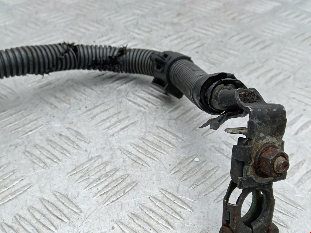 Клемма аккумулятора (плюс) + TOYOTA Avensis 2003-2008