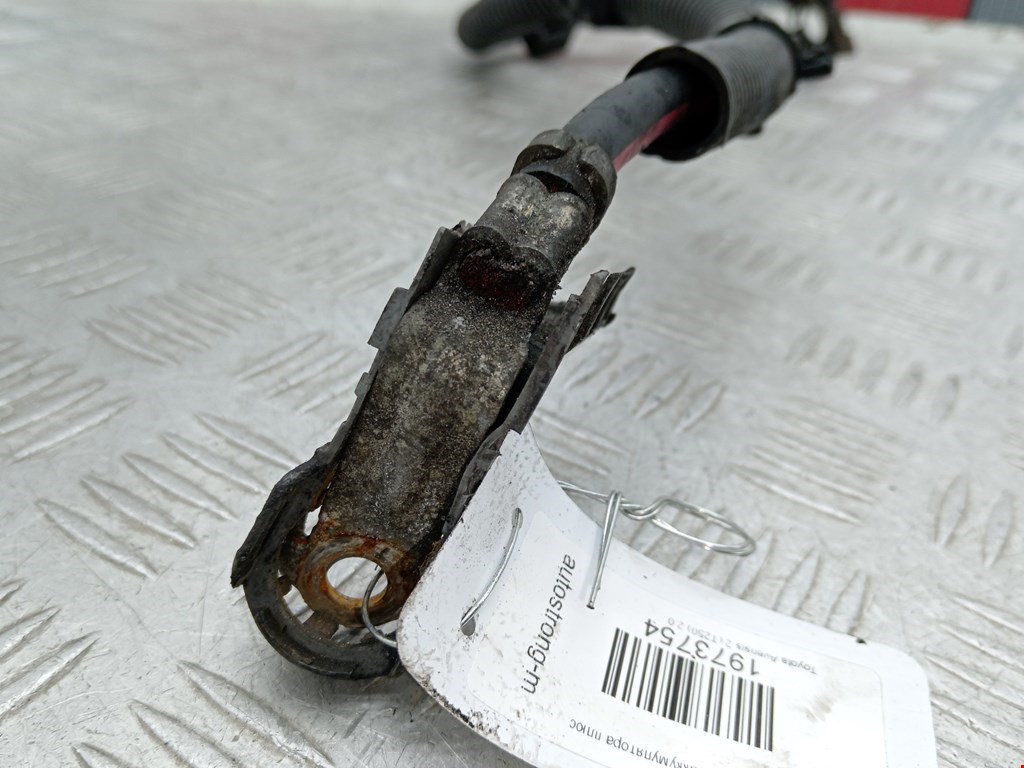 Клемма аккумулятора (плюс) + TOYOTA Avensis 2003-2008