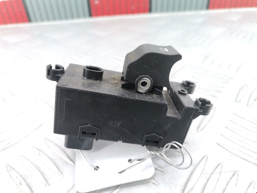 Кнопка стеклоподъемника HYUNDAI i40 2011-2019