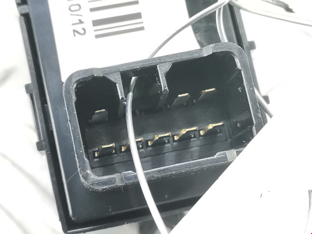 Кнопка стеклоподъемника HYUNDAI i40 2011-2019