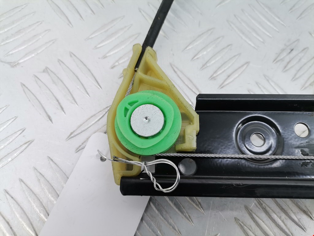 Стеклоподъемник задний правый SKODA Octavia A7 2013-2020