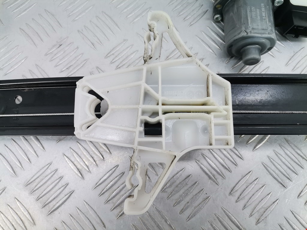 Стеклоподъемник задний правый SKODA Octavia A7 2013-2020