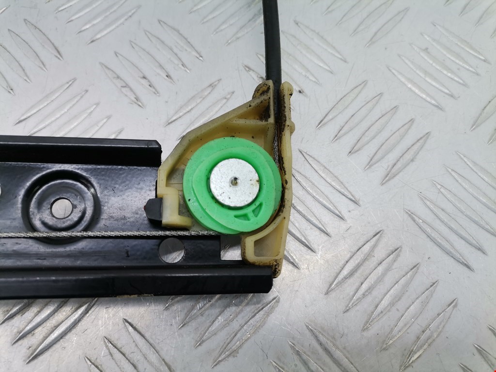 Стеклоподъемник задний правый SKODA Octavia A7 2013-2020