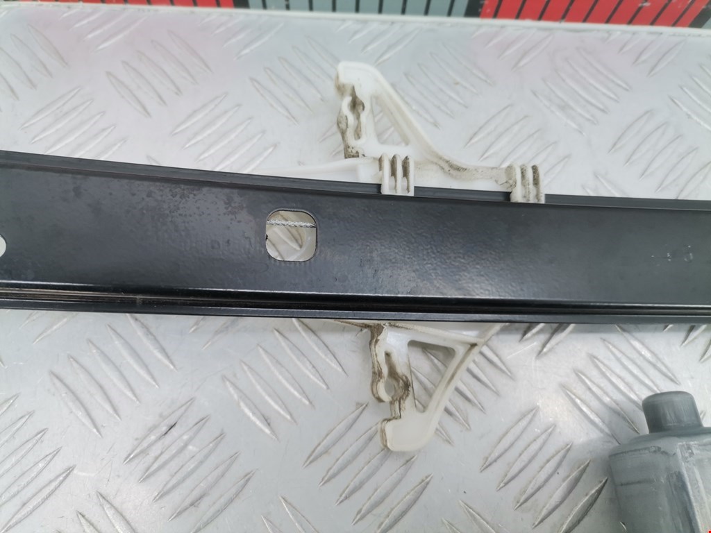 Стеклоподъемник задний правый SKODA Octavia A7 2013-2020