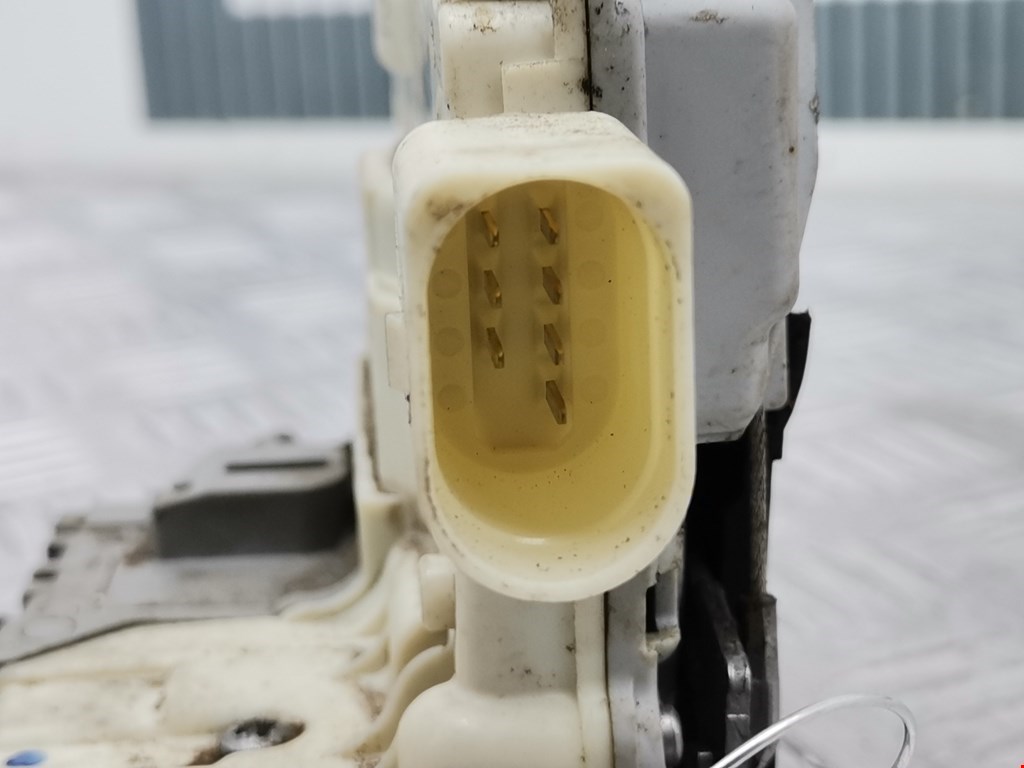 Замок двери задней правой VOLKSWAGEN Passat B7 2011-2015