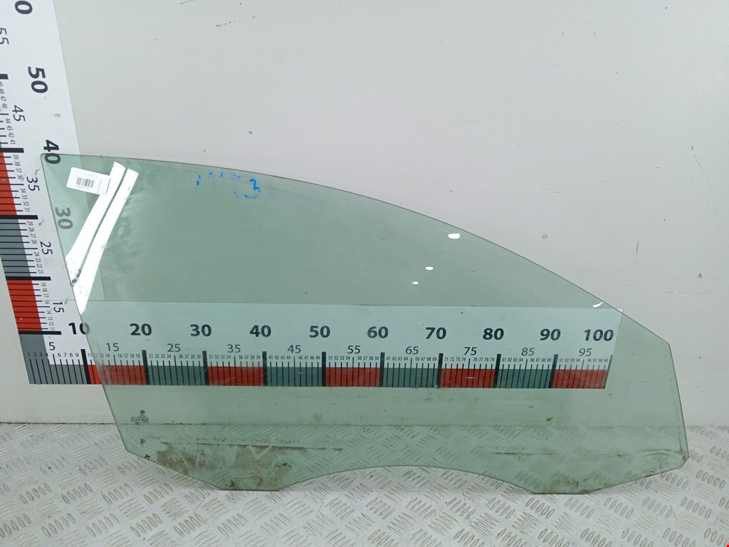 Стекло двери передней правой Volkswagen Passat 7 (2012-2015)