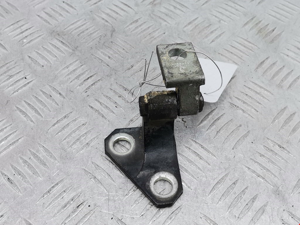 Петля двери передней правой Volkswagen Passat 7 (2012-2015)