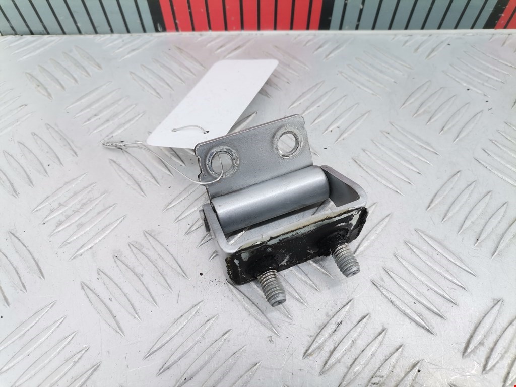 Петля крышки (двери) багажника Mitsubishi Outlander 3 (2012-2023)