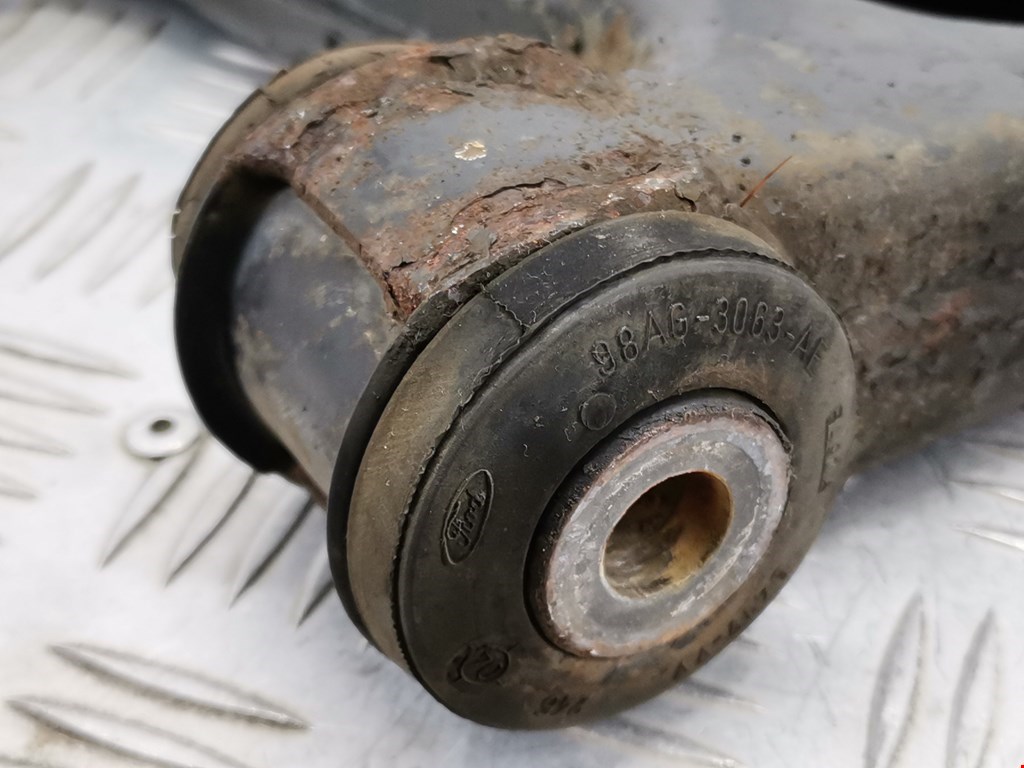 Рычаг передний правый FORD Focus I 1998-2005