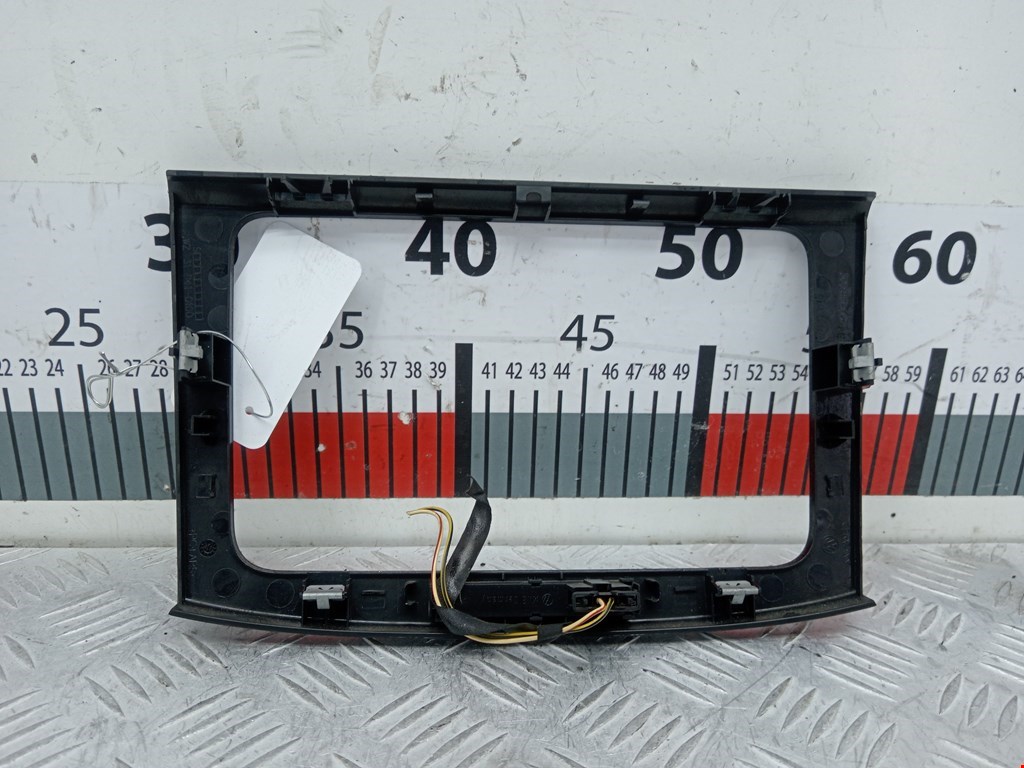 Рамка магнитолы VOLKSWAGEN Passat B6 2005-2011