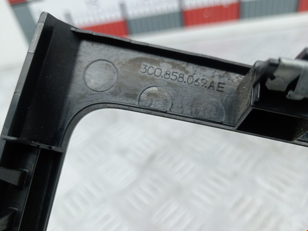 Рамка магнитолы VOLKSWAGEN Passat B6 2005-2011