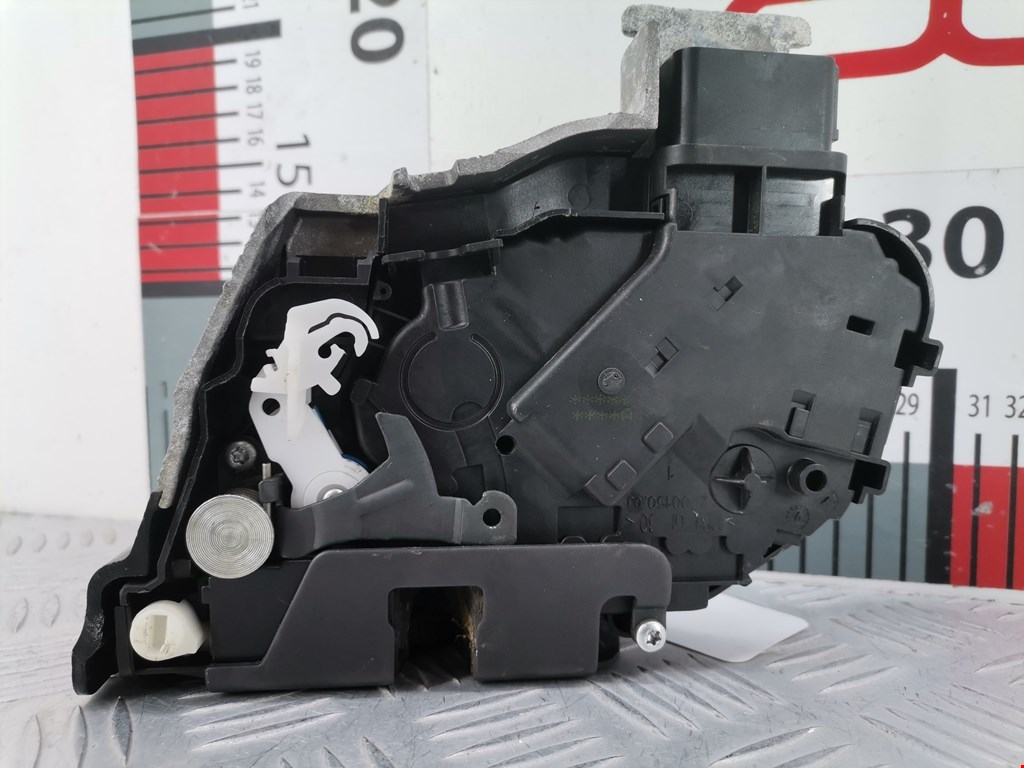 Замок двери задней левой VOLVO V50 I 2004-2012