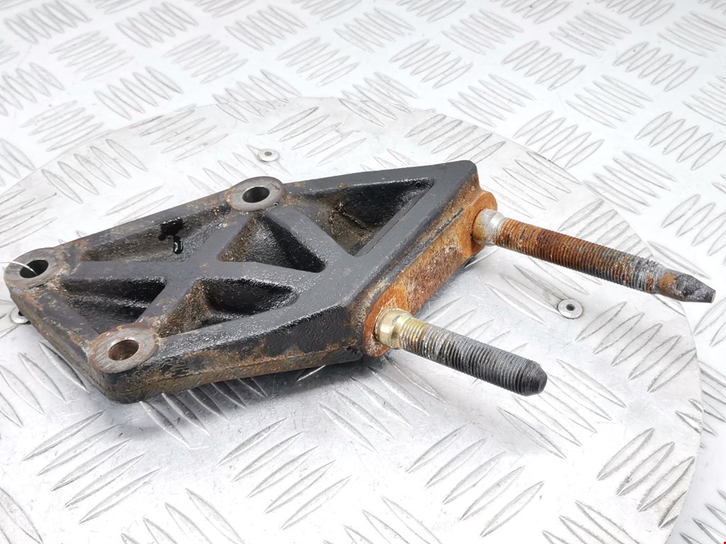 Кронштейн (крепление лапа) двигателя Honda Civic 7 (2000-2006)